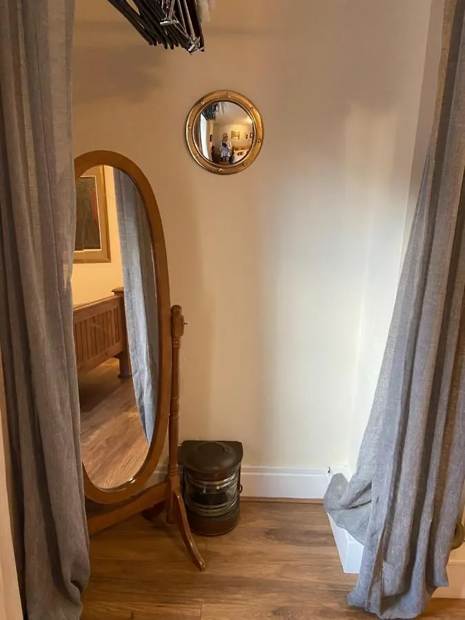 Daire Great Rooms In An Uber Cool Flat! London Bridge